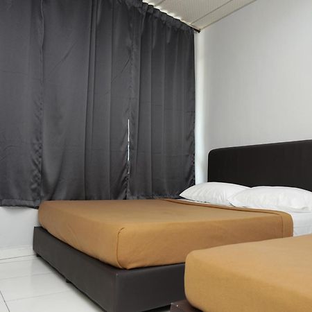 Hotel Sixty Nine Johor Bahru Kültér fotó